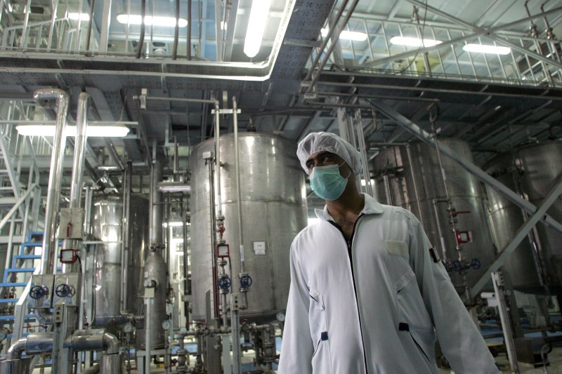 Un technicien iranien dans une installation nucléaire.