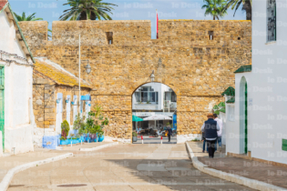 Bab El Kasbah, l’entrée principale de la cité portugaise vue de l’intérieur des remparts. Crédit : Oussama Rhaleb/ Le Desk