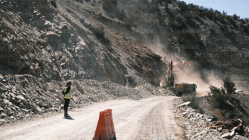 Travaux routiers dans la province d'Al haouz. Crédit : Soufiane Sbiti / Le Desk