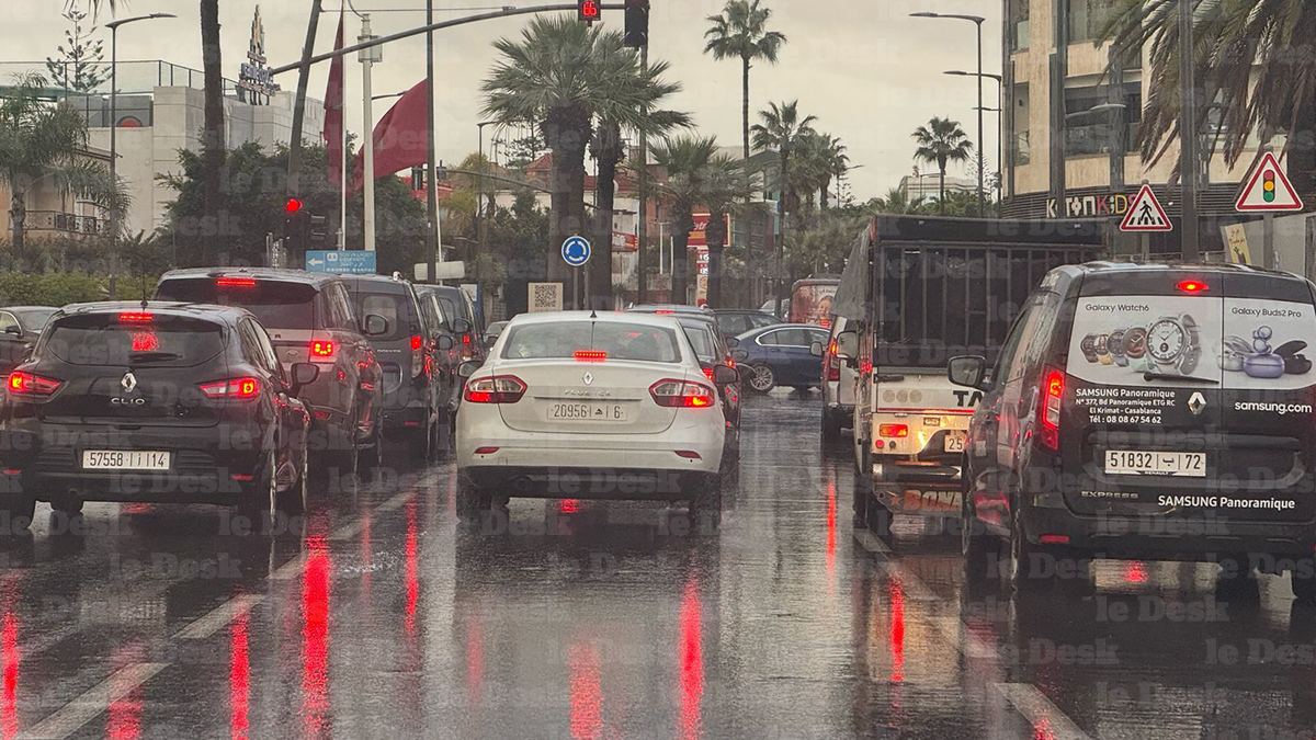 Une artère casablancaise sous la pluie. Crédit: Le Desk