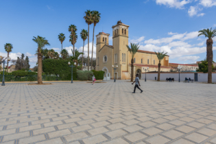 La cathédrale Saint Louis d’Anjou, située sur la Place du 9 juillet, à Oujda. Crédit : Oussama Rhaleb / Le Desk