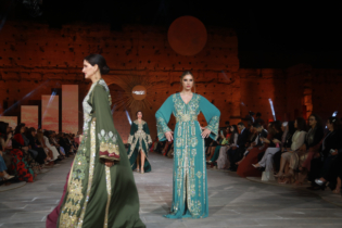 Marrakech : Le défilé de la "Caftan Week 2025" célèbre le Sahara marocain et consacre le Maroc comme référence mondiale du caftan
