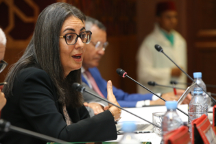 Nadia Fettah, ministre de l'Economie et des Finances lors de la réunion des deux commissions des finances au Parlement pour la présentation du cadre général du PLF 2026, le 24 juillet 2025. Crédit : MAP
