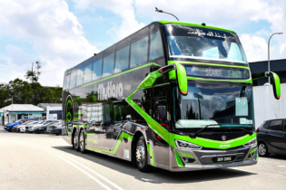 Un bus touristique à double étage Scania (photo d'illustration).