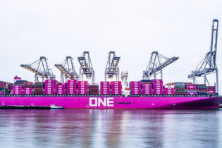 Un porte-containers de la compagnie maritime japonaise Ocean Network Express (ONE).