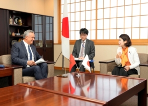 En visite officielle à Tokyo, Karim Zidane, ministre délégué chargé de l’Investissement, a été reçu par Ayano Kunimitsu, vice-ministre japonaise des Affaires étrangères