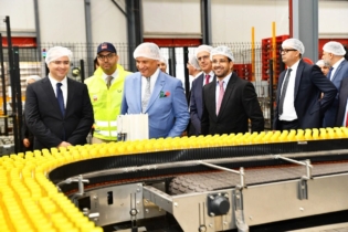 Equatorial Coca-Cola Bottling Company (ECCBC) lance ses deux nouvelles lignes de production. Ryad Mezzour était présent. Crédit : ministère de l'Industrie et du Commerce.