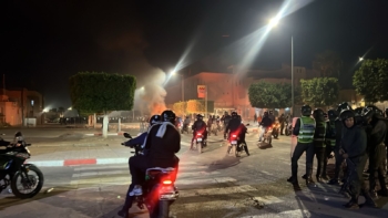Dans le quartier de Sidi Youssef a Marrakech, les Forces auxiliaires utilisent des bombes lacrymogènes. Soufiane Sbiti / Le Desk