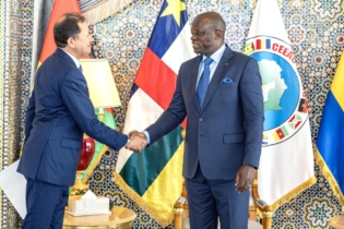 Le président gabonais Brice Clotaire Oligui Nguema a reçu le 16 octobre à Libreville, le PDG du groupe minier Managem (Al Mada), Imad Toumi