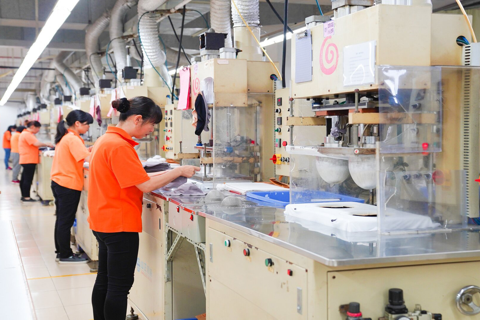 Dans une usine du géant hongkongais Hop Lun