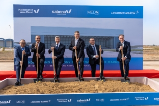 Pose de la première pierre du nouveau hangar de Maintenance Aéro Maroc (MAM) à Benslimane. Crédit : Lockheed Martin