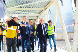 Fouzi Lekjaa en compagnie du wali de Casablanca-Settat, Mohamed Mhidia, lors d’une visite de terrain en février 2025, au Complexe Mohammed V de Casablanca