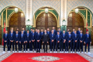 Le Prince Héritier Moulay El Hassan préside, au Palais Royal de Rabat, une cérémonie offerte par le Souverain en l’honneur des membres de l’Équipe nationale de football des moins de 20 ans, à la suite de leur triomphe lors de la Coupe du monde 2025 organisée au Chili. Crédit : MAP