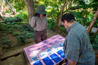 Des participants à la chasse au trésor connectée organisée dans la forêt de Maâmora à Rabat, dans le cadre de l'événement Rabat EnVie 2025. Crédit : CRT-RSK