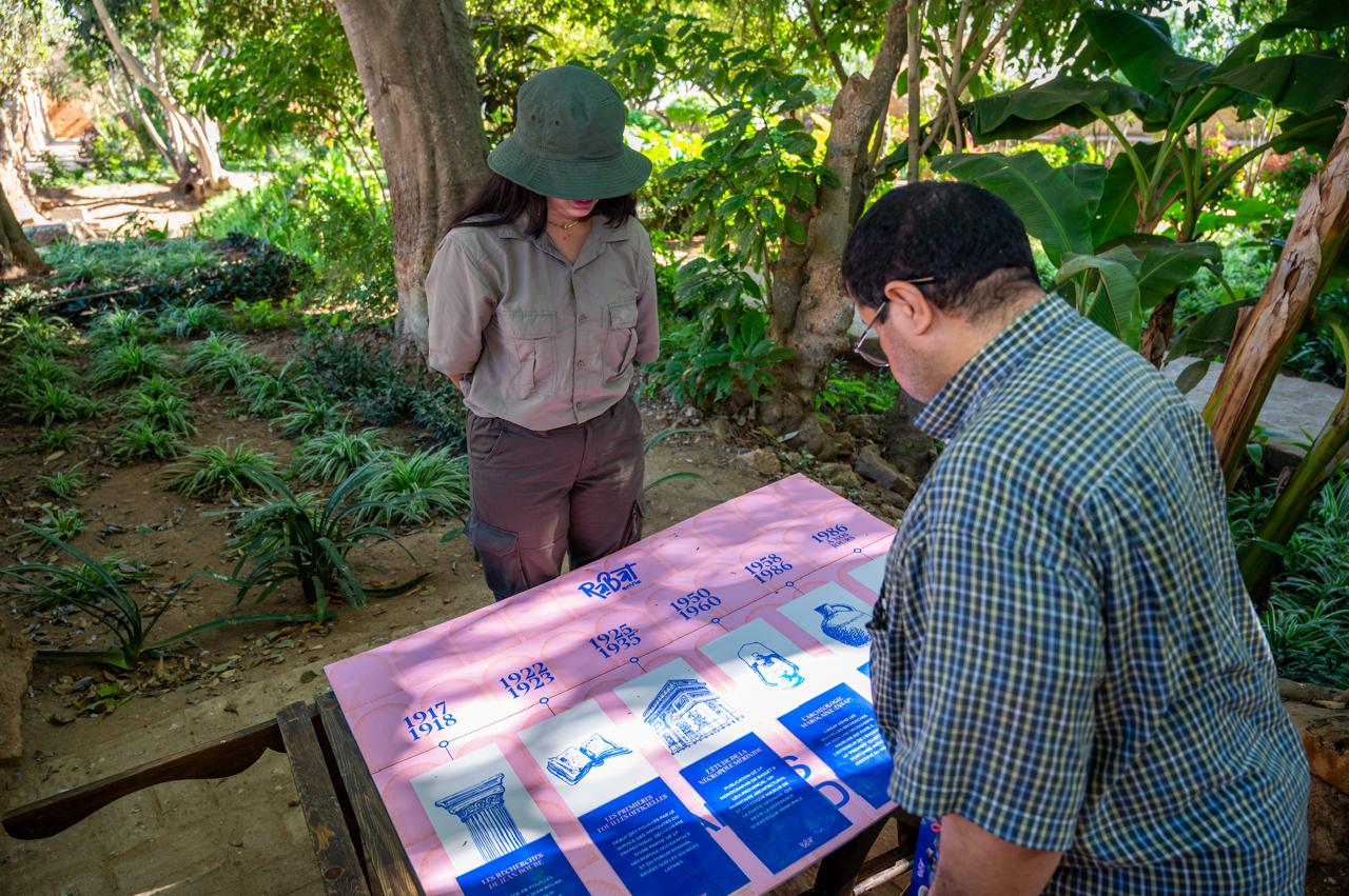 Des participants à la chasse au trésor connectée organisée dans la forêt de Maâmora à Rabat, dans le cadre de l'événement Rabat EnVie 2025. Crédit : CRT-RSK
