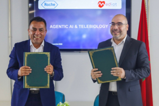 Lors de la signature du partenariat entre Mediot AI et Roche.