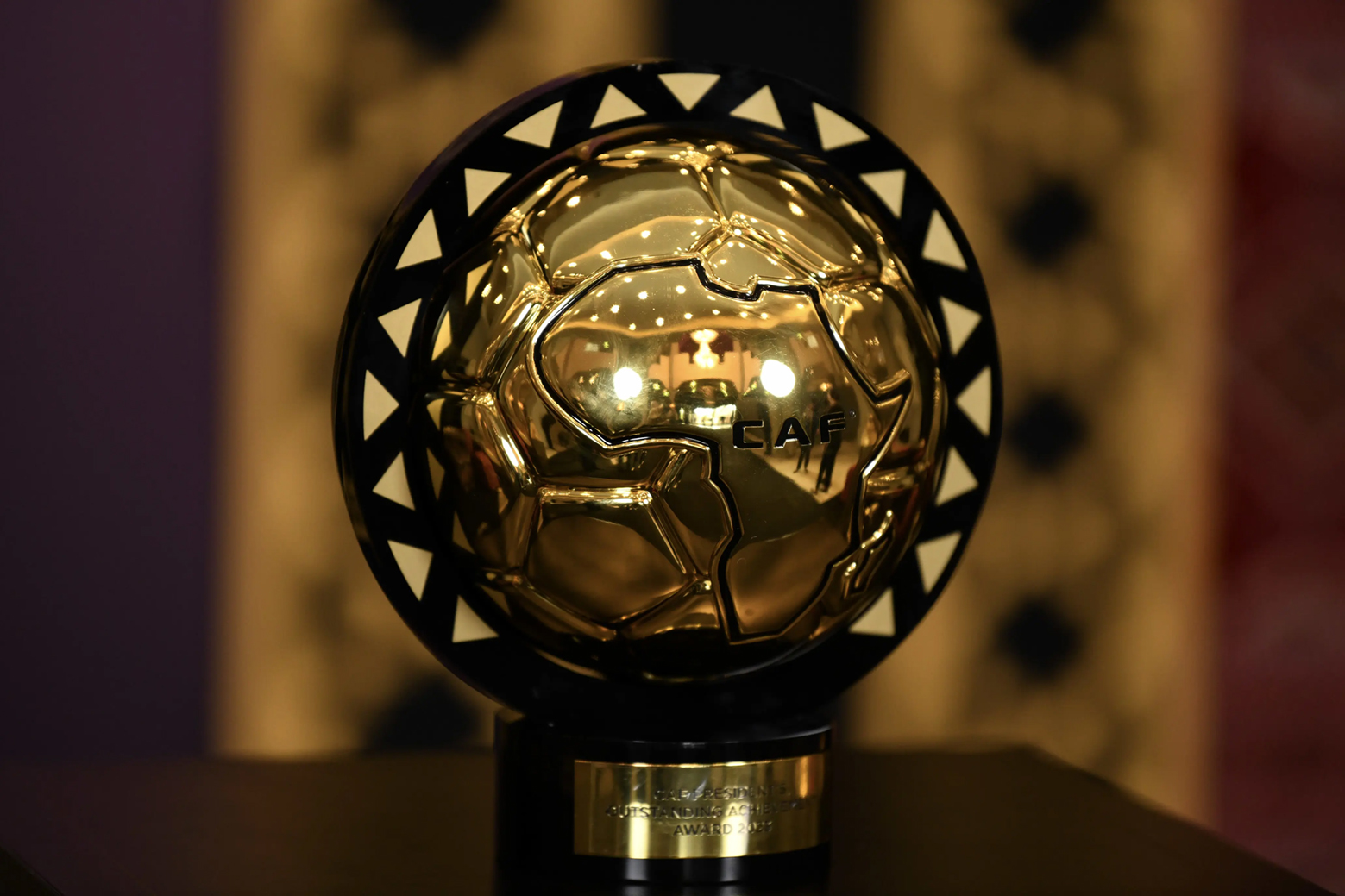 Un trophée des CAF Awards.