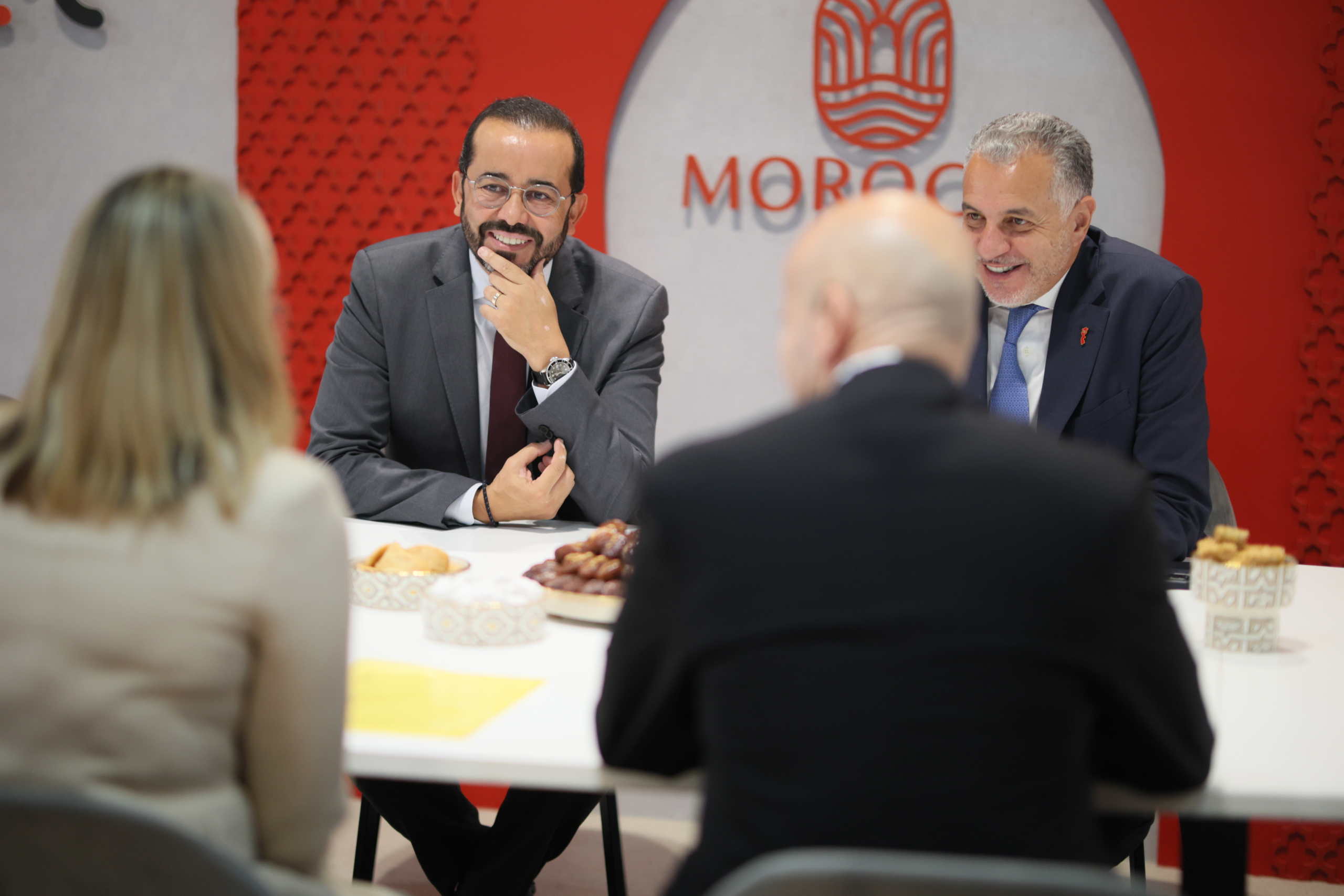 Achraf Fayda, directeur général de l’ONMT, et Hamid Bentahar, président de la CNT, au World Travel Market, le 4 novembre 2025 à Londres. Crédit : ONMT