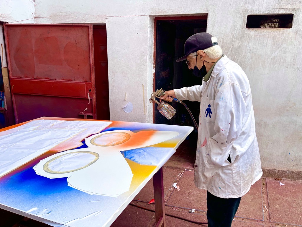 Mohamed Hamidi dans son atelier.
