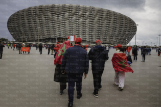 Des supporters aux abords du stade Prince Moulay Abdellah de Rabat. Crédit : Le Desk