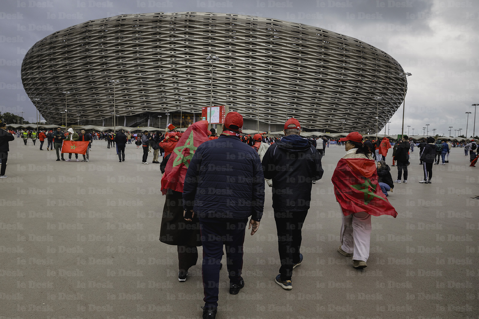 Des supporters aux abords du stade Prince Moulay Abdellah de Rabat. Crédit : Le Desk