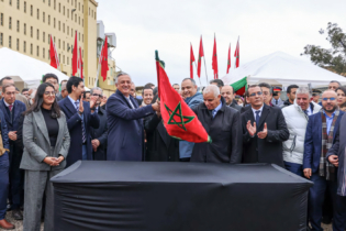 Karim Zidane, ministre chargé de l’Investissement, de la Convergence et de l’Évaluation des politiques publiques, et Ryad Mezzour, ministre de l’Industrie et du Commerce, et Khalid Aït Taleb, wali de la région Fès-Meknès, lors du lancement des travaux du projet Euwen Textiles, le 24 décembre 2025, dans la zone industrielle de Bensouda à Fès.