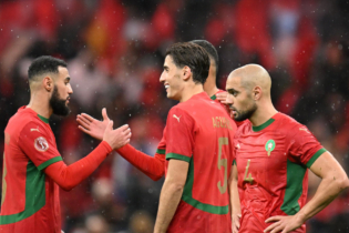 Des joueurs de la sélection marocaine lors du match d'ouverture de la CAN 2025 contre les Comores.