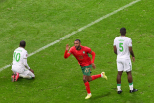 Ayoub El Kaabi, triomphal après son retourné spectaculaire face aux Comores