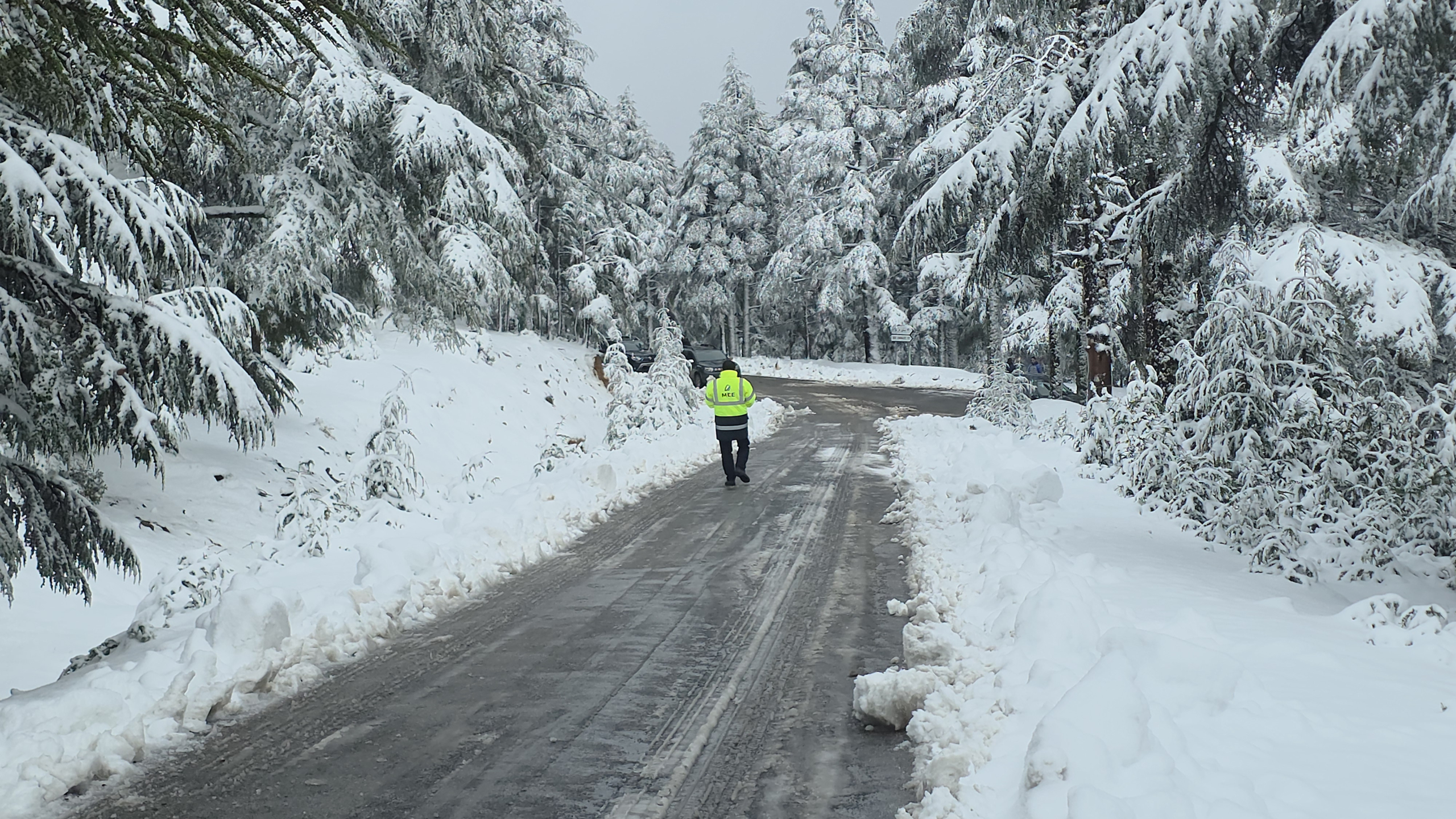 mobilisation continue et intervention rapide pour dégager les routes suite aux chutes de neige