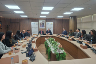 Lors de la signature de la convention d'adhésion d'Al Barid Bank au programme DATA-TIKA avec la CNDP, le 20 janvier 2026 à Casablanca.