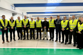 Lors de la cérémonie de pose de la première pierre de l’activité de pupitres de conduite du site Alstom de Fès, le 28 janvier 2026.