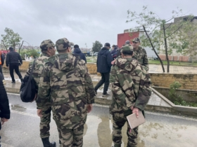 Des éléments des Forces armées royales déployées à Ksar El Kébir après les fortes précipitations dans la région. Crédit : DR