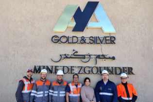Des collaborateurs d'Aya Gold & Silver à la mine de Zgounder.