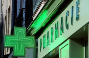 L'enseigne d'une pharmacie à Casablanca.