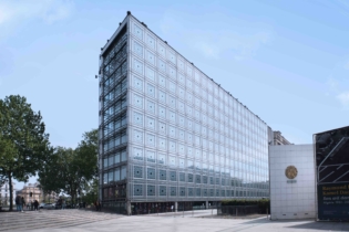 Le siège de l'Institut du monde arabe à Paris, en France.