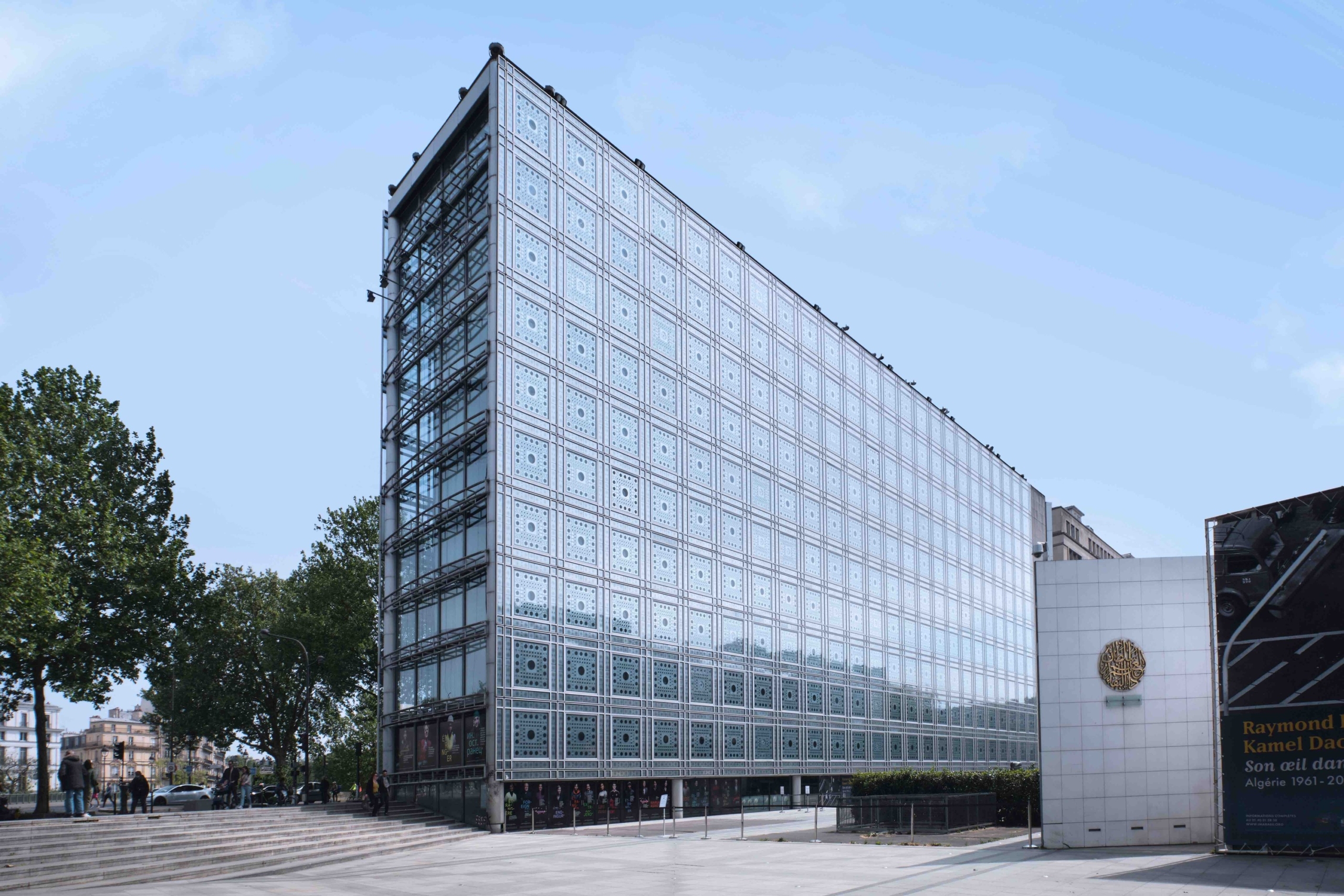 Le siège de l'Institut du monde arabe à Paris, en France.
