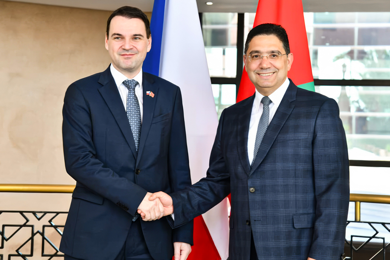 Nasser Bourita et le vice-Premier ministre et ministre des Affaires étrangères tchèque Petr Macinka, le 26 mars 2026 à Rabat.