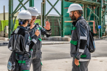 Des collaborateurs d'OCP sur un site industriel du groupe.