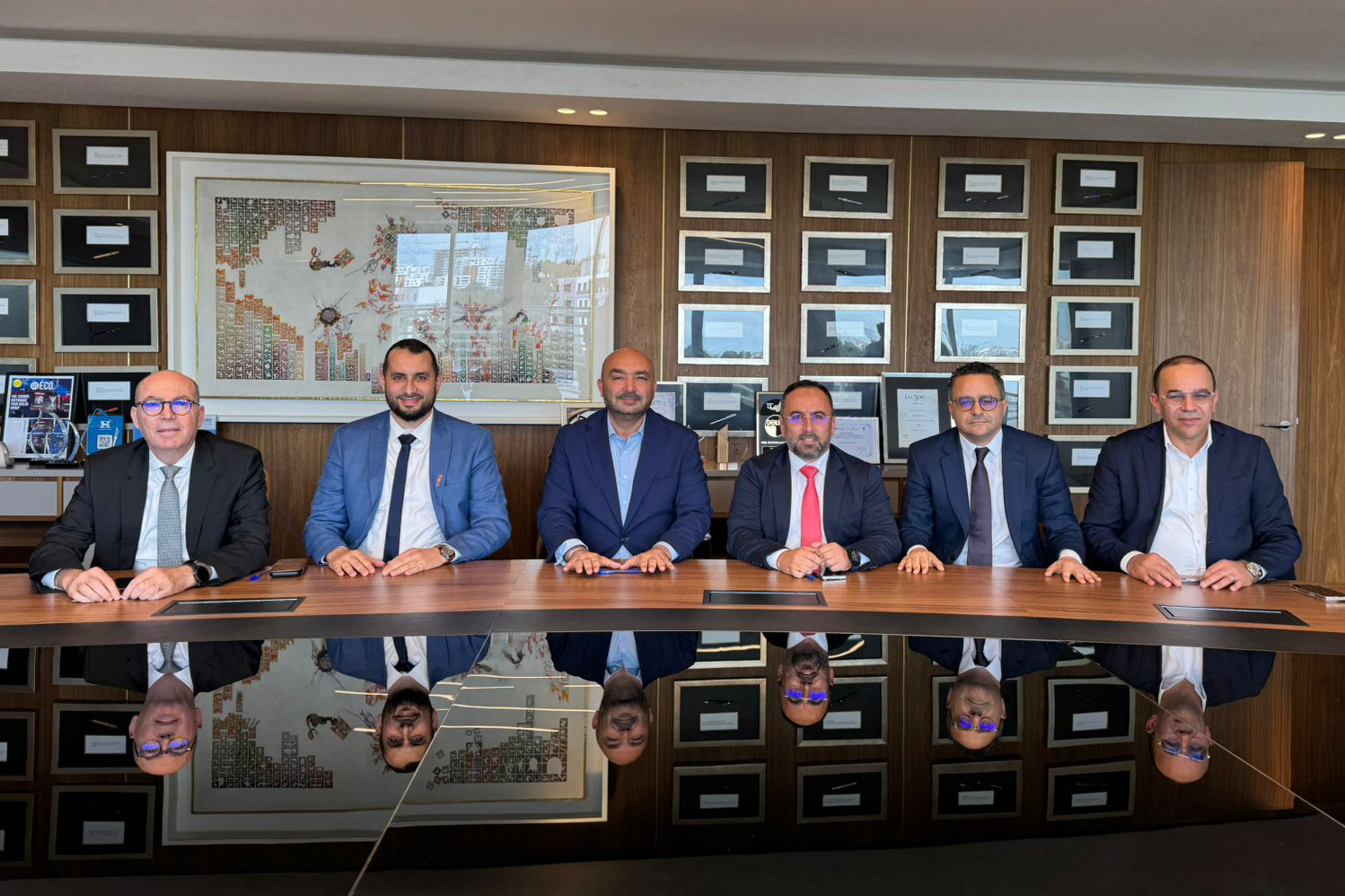 Lors de la cérémonie de signature du rachat de Be Cafetal et Dahab Industrie par One Retail, filiale de H&S Group.