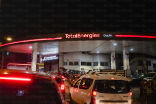 Une station-service casablancaise submergée par l'afflux d'automobilistes, dans la nuit du 15 au 16 mars 2026.