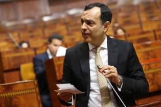 Younes Sekkouri, ministre de l'Inclusion économique, de la Petite entreprise, de l'Emploi et des Compétences, à la Chambre des représentants, le 27 avril 2026.