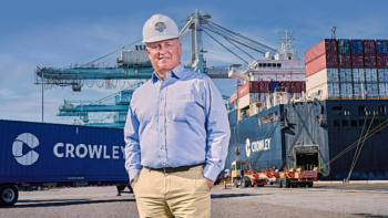 Tom Crowley Jr, patron de Crowley Maritime Corporation, maison mère de Carib Energy, sur le port de Jacksonville en Floride. L'entreprise exporte du GNL en conteneurs ISO depuis Porto Rico vers les Caraïbes — pas vers le Maros