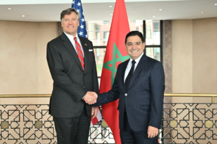 Le ministre des Affaires étrangères Nasser Bourita, et le secrétaire d'État adjoint américain Christopher Landau, le 29 avril 2026 à Rabat.