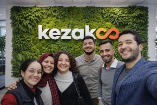 L'équipe de la startup Kezakoo, avec son fondateur Ahmed Lahlou (à droite).