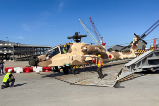 Réception des hélicoptères de combat Apache AH-64E, sur les quais du port Tanger Med.