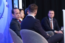 Khalid Qalam, CEO de Gotion Power Morocco, lors d’une table ronde tenue à l'occasion de l’événement Giga Europe à Bruxelles, aux côtés de Ali Seddiki, directeur de l’AMDIE.