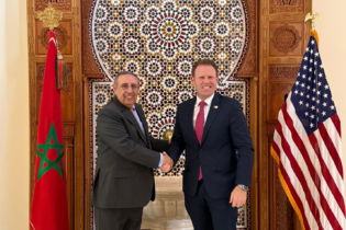 Youssef Amrani, ambassadeur du Maroc aux États-Unis, et Andrew Giuliani, Andrew Giuliani, directeur exécutif de la Task Force de la Maison Blanche pour la Coupe du monde 2026.