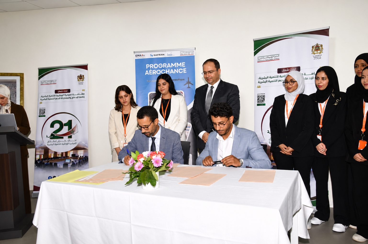 Jalal Benhayoun, gouverneur de la province de Nouaceur, a présidé le 22 mai la signature des contrats d’embauche de la première promotion de jeunes bénéficiaires de la plateforme « Azzaouia » à Nouaceur