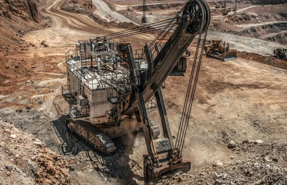 Une opération de déblaiement minier conduite au Maroc par Morocco Strategic Minerals Corporation.