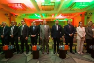 Ryad Mezzour, ministre de l’Industrie et du Commerce, et Omar Chaabi, président de l’Association professionnelle des industries de la céramique (APIC), lors de la première édition de la Journée nationale de la céramique, le 15 mai à Casablanca. Crédit : APIC